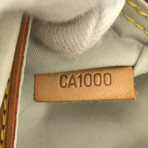 LOUIS VUITTON Jeanne Shoulder Bag - Picture 6 of 13